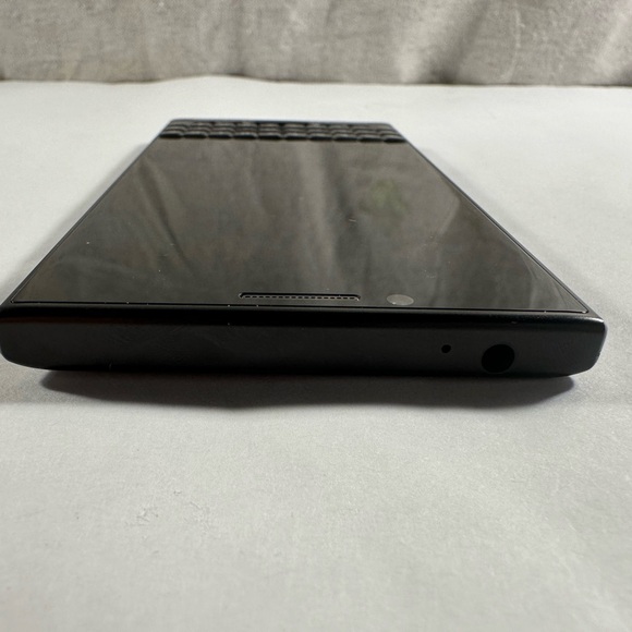 BlackBerry Key2 Unlocked - Picture 5 of 6